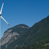 La première éolienne a été installée à Collonges (VS) en 2005 (archives). KEYSTONE/JEAN-CHRISTOPHE BOTT